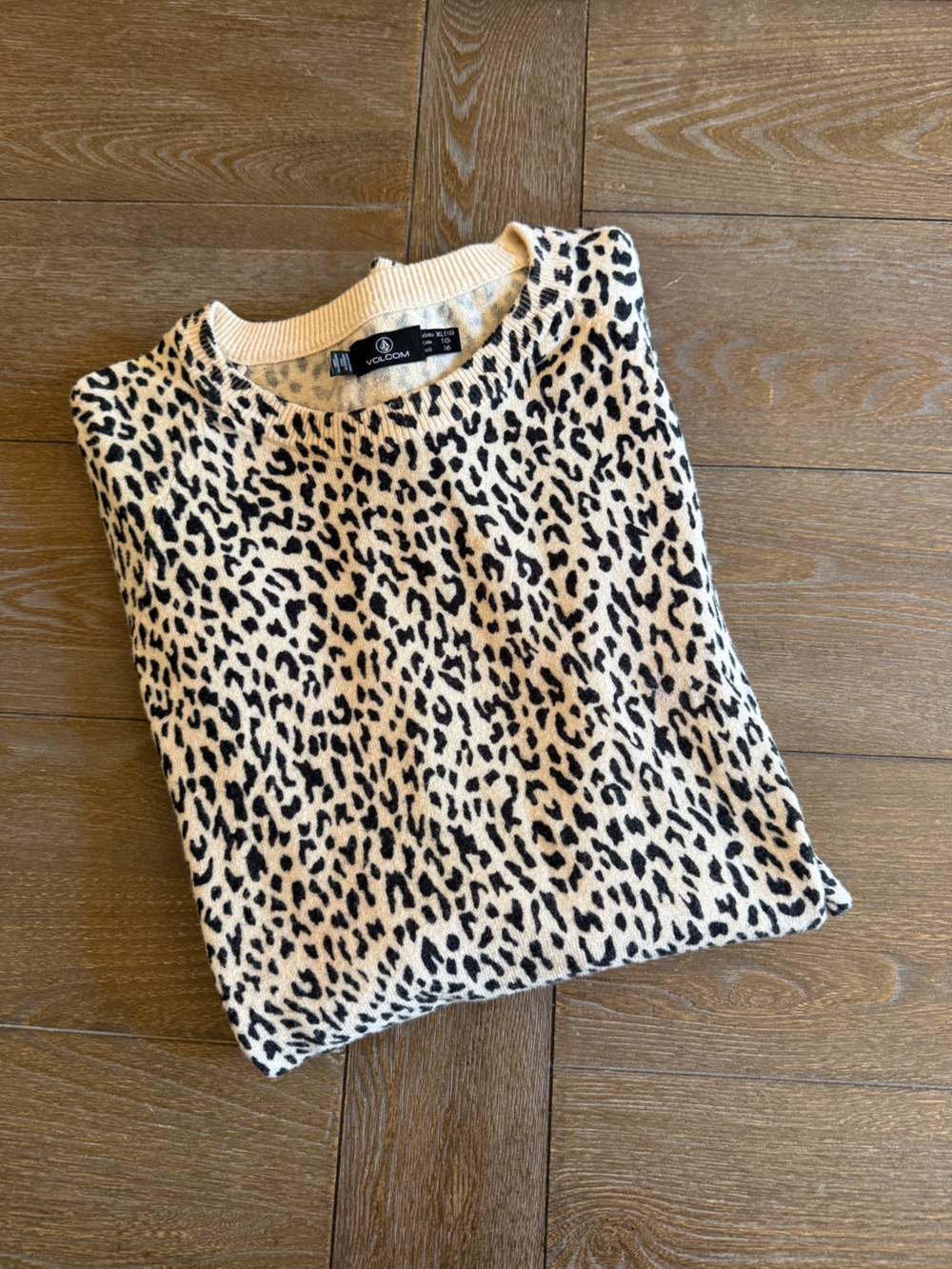 Volcom Leopard Print Crewneck Sweater Women’s XL (12) Beige Black